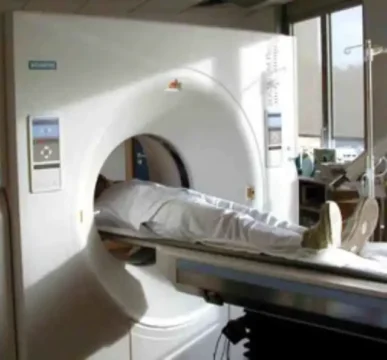 Le scanner thoracique est l’examen qui permet le dépistage du cancer du poumon.