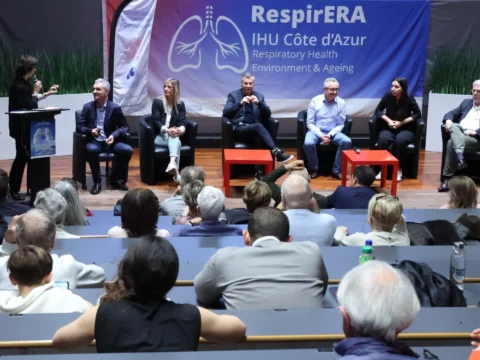 Débat public à Nice : l’IHU RespirERA sensibilise à la santé respiratoire, du dépistage précoce à l’IA, en passant par l’environnement et la prévention.